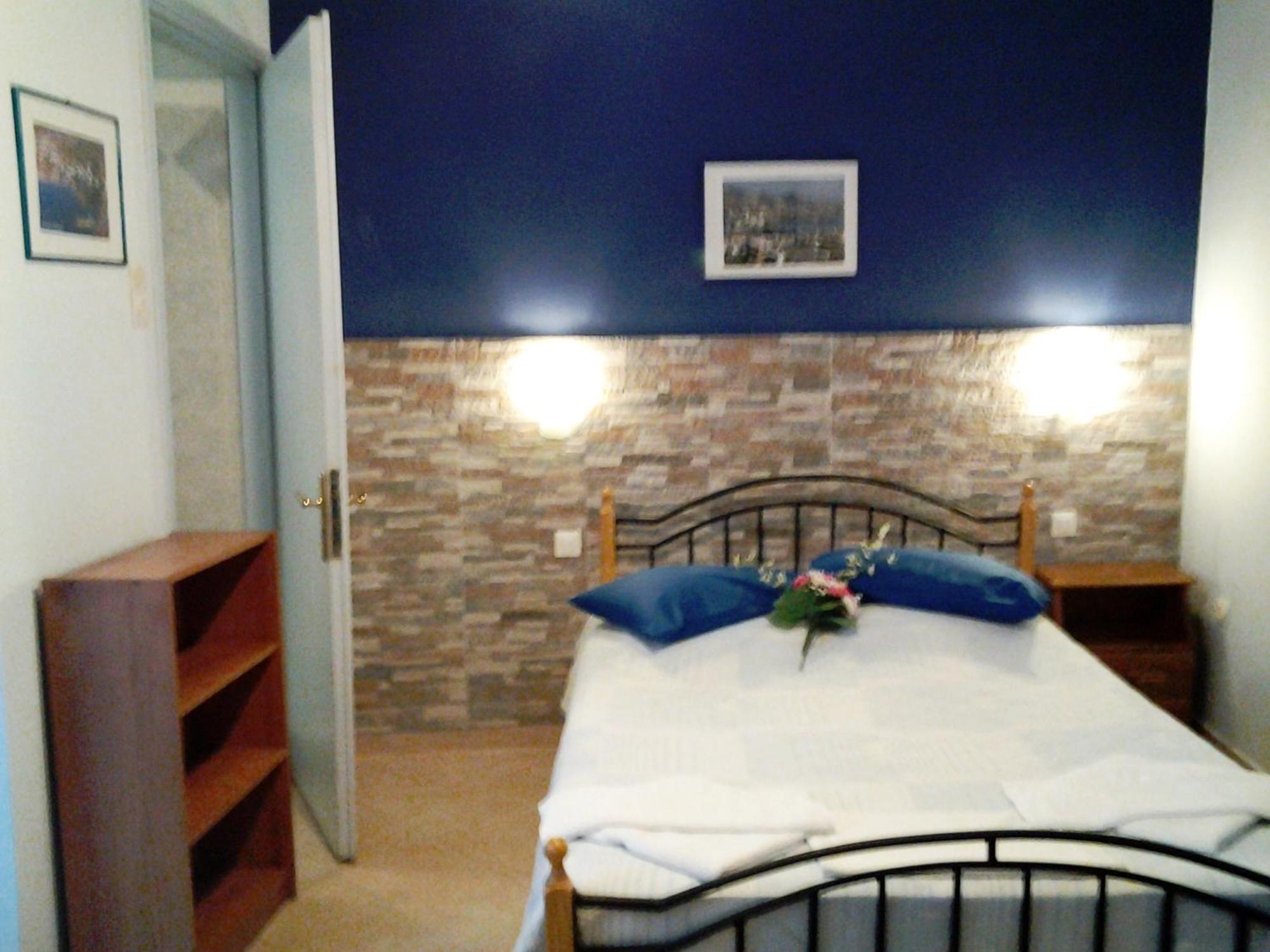 Apergis Rooms Ermoupoli Quarto foto