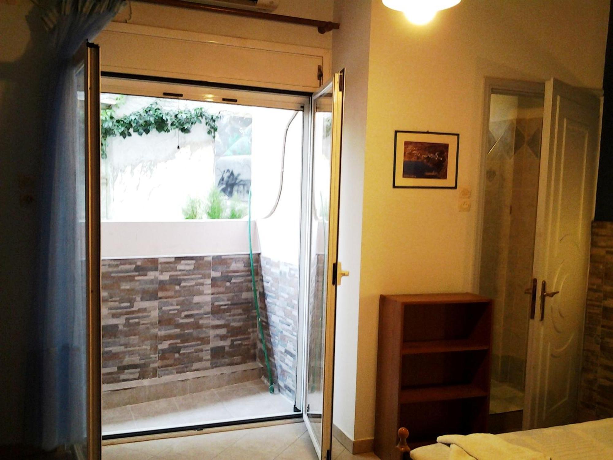 Apergis Rooms Ermoupoli Quarto foto